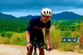 This rakista is braving Ironman with just one good arm