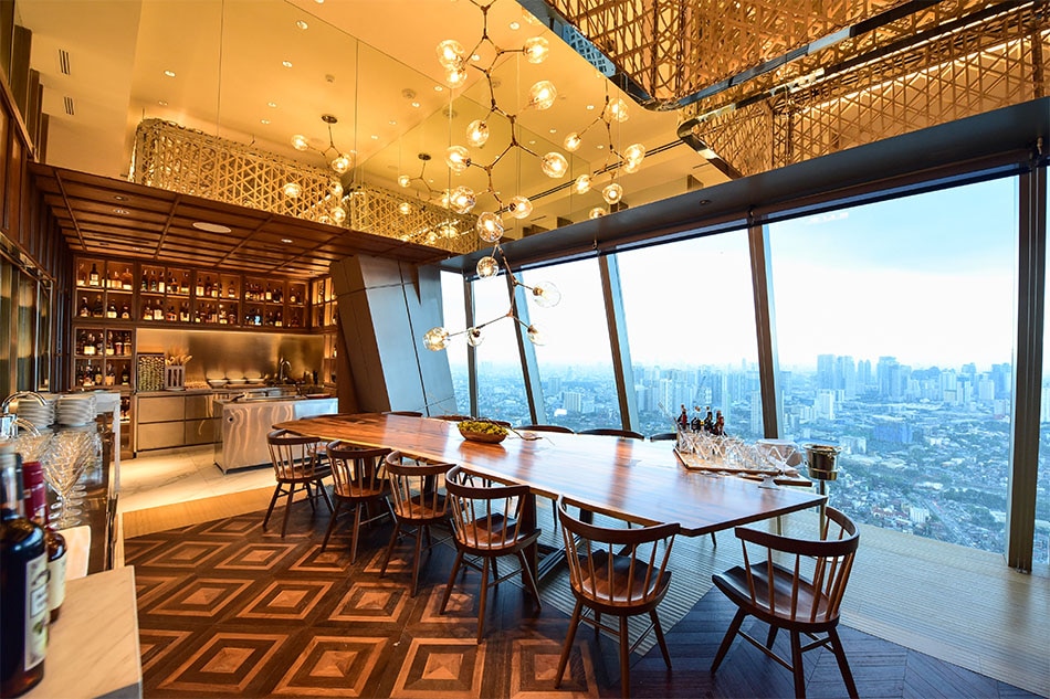 The latest spot to drink, dine, and party is on top of the tallest building in the city 3
