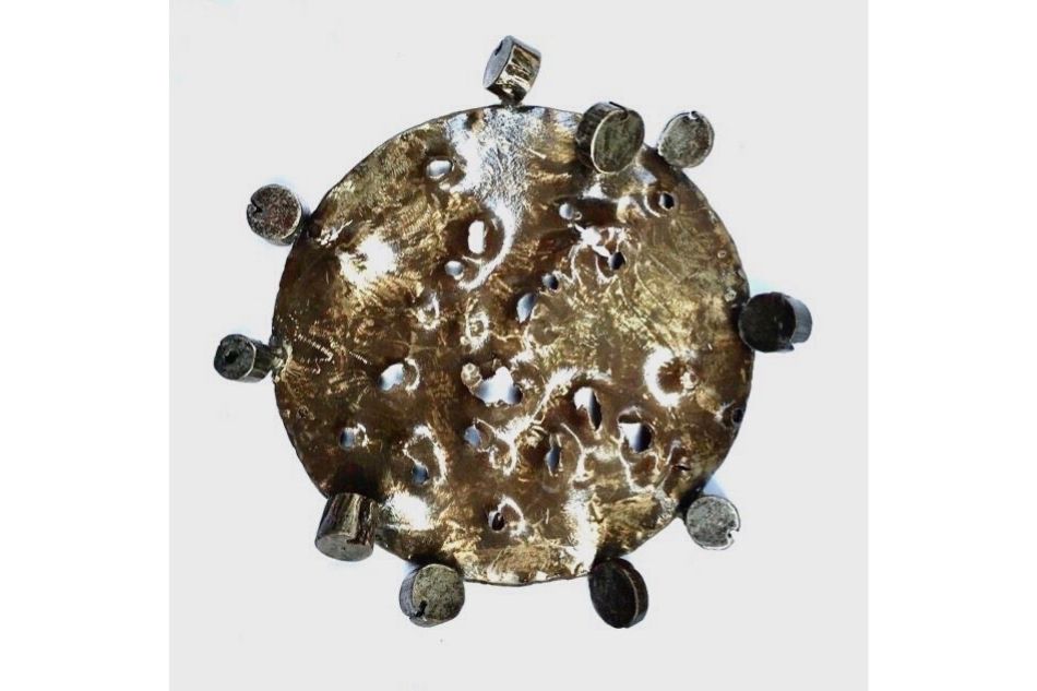 Using bullets and cartridges in his art, this sculptor wages war against the coronavirus 9