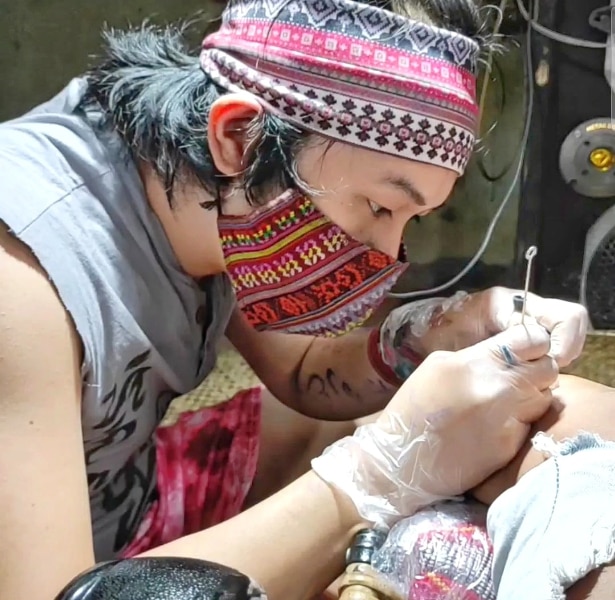 This tattoo artist in Bulacan is gaining fans for his hand poke method and baybayin designs 3
