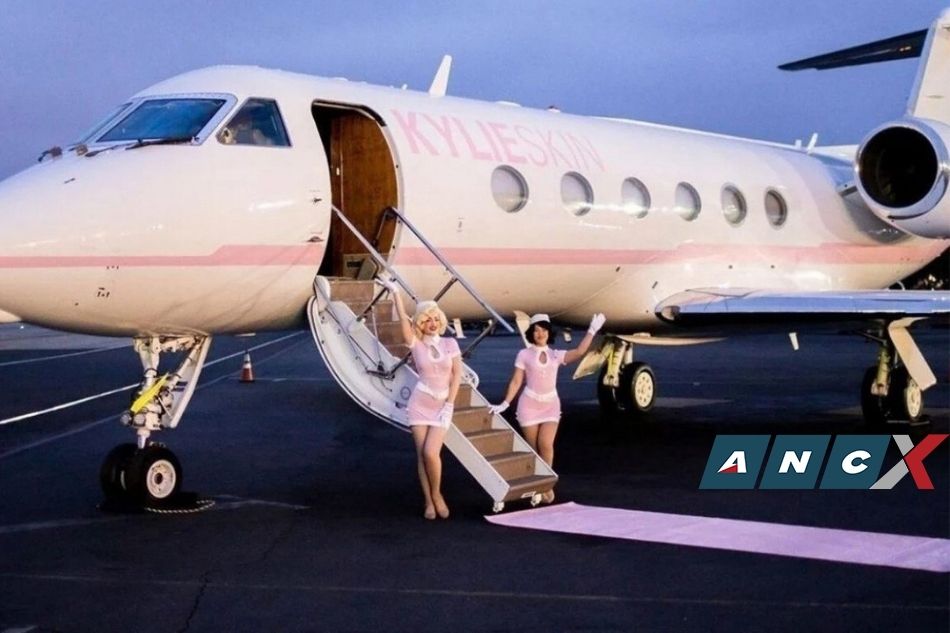 Private jet travel has its perks but the benefits of commercial flights will surprise you 2
