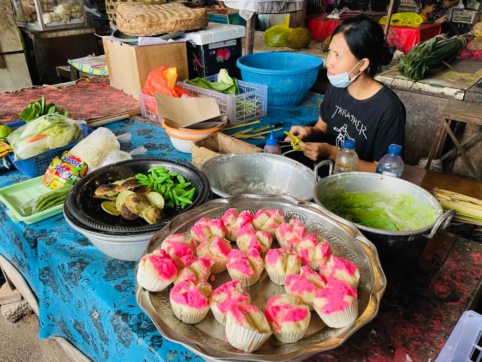 Local delicacies at the Ubud market.