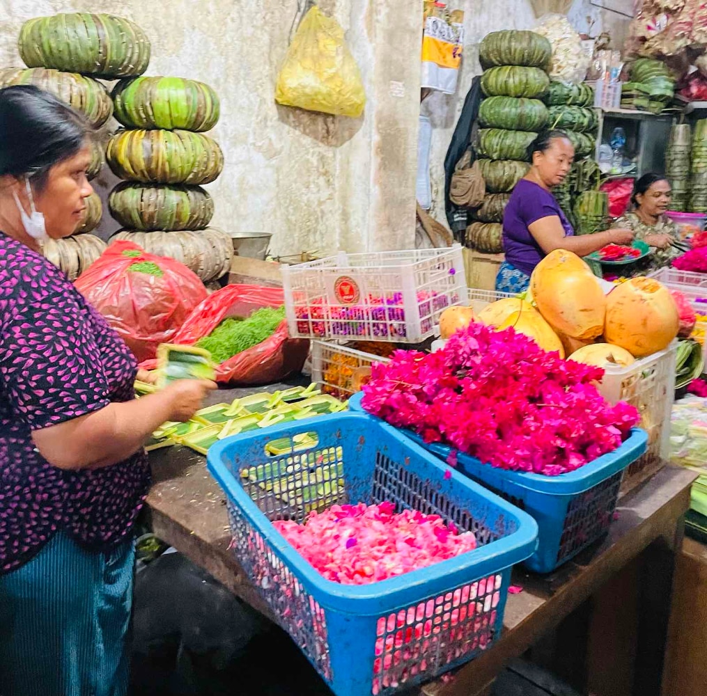 A flower vendor at the second floor of the Pasar Desa Paliatan market.