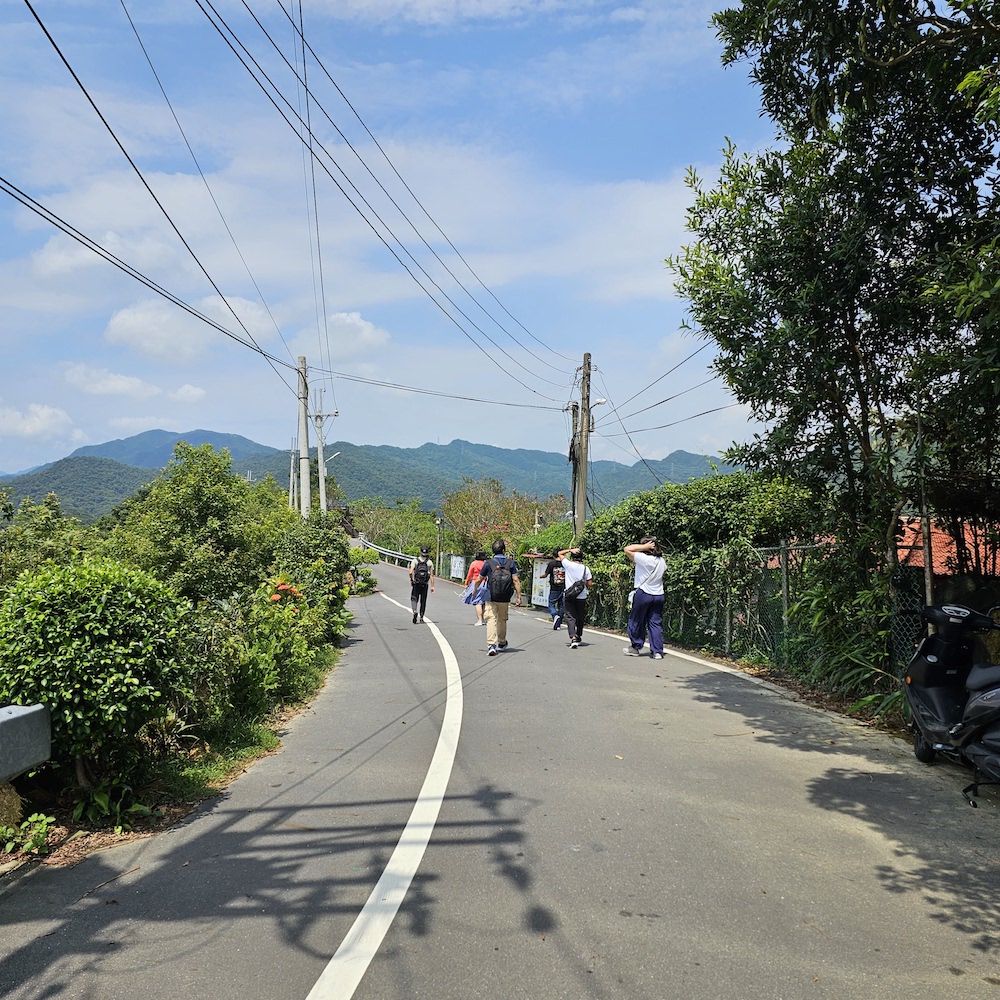 Road to Thousand Island Lake 