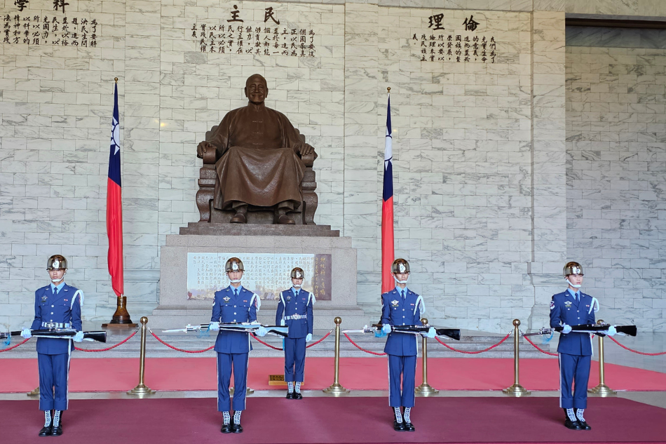 Changing of guards ceremony at the Chang Ka-shek Memorial Hall