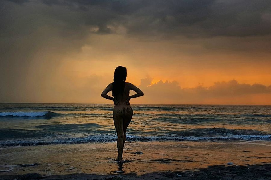 LOOK: Ellen Adarna frolics at the beach naked | ABS-CBN News