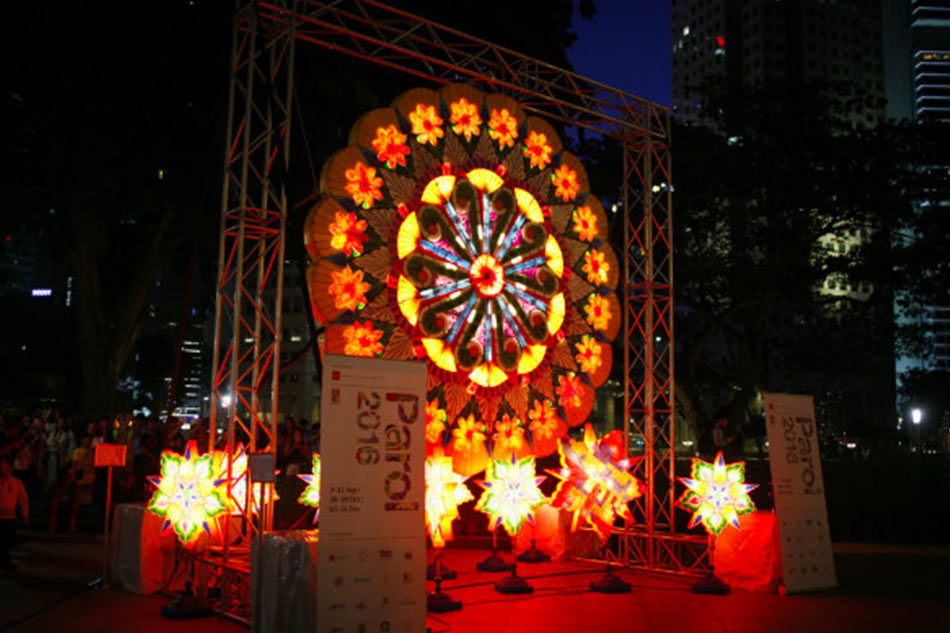 LOOK: Singapore gets giant parol from Filipino community | ABS-CBN News