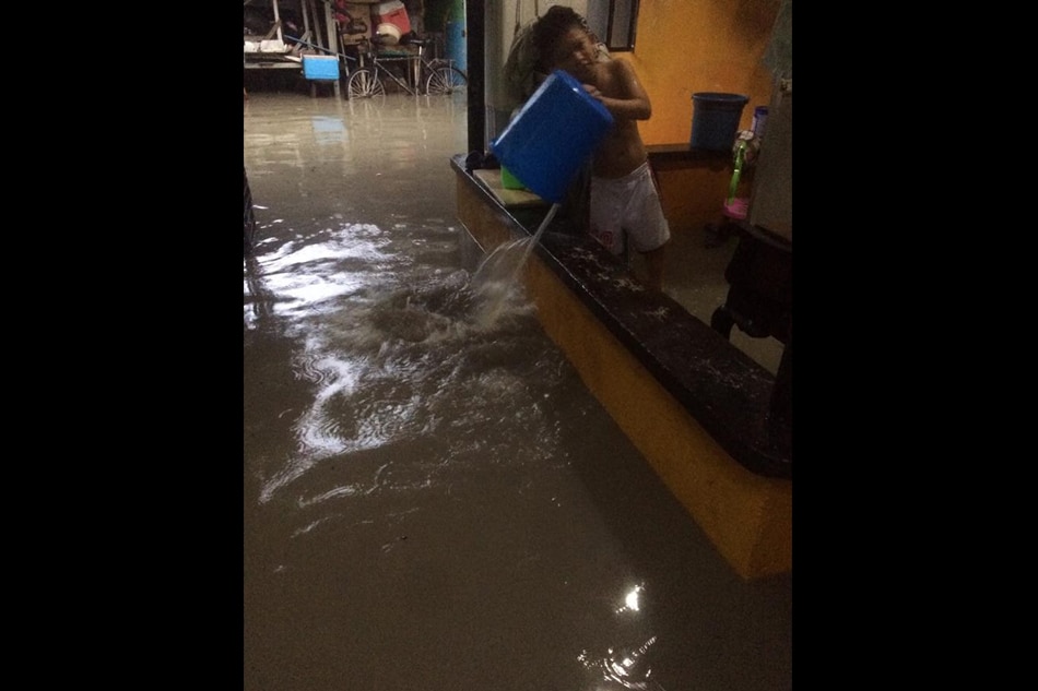 TINGNAN: Baha sa ilang lugar sa kalakhang Maynila | ABS-CBN News