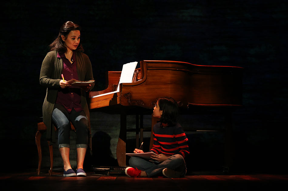 Review: Superb &#39;Fun Home&#39; cast moves audience to tears 1