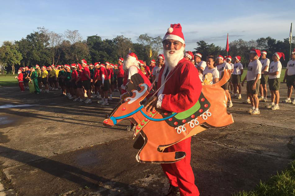 LOOK: ‘Santa’ soldiers spread Christmas joy in CDO 1