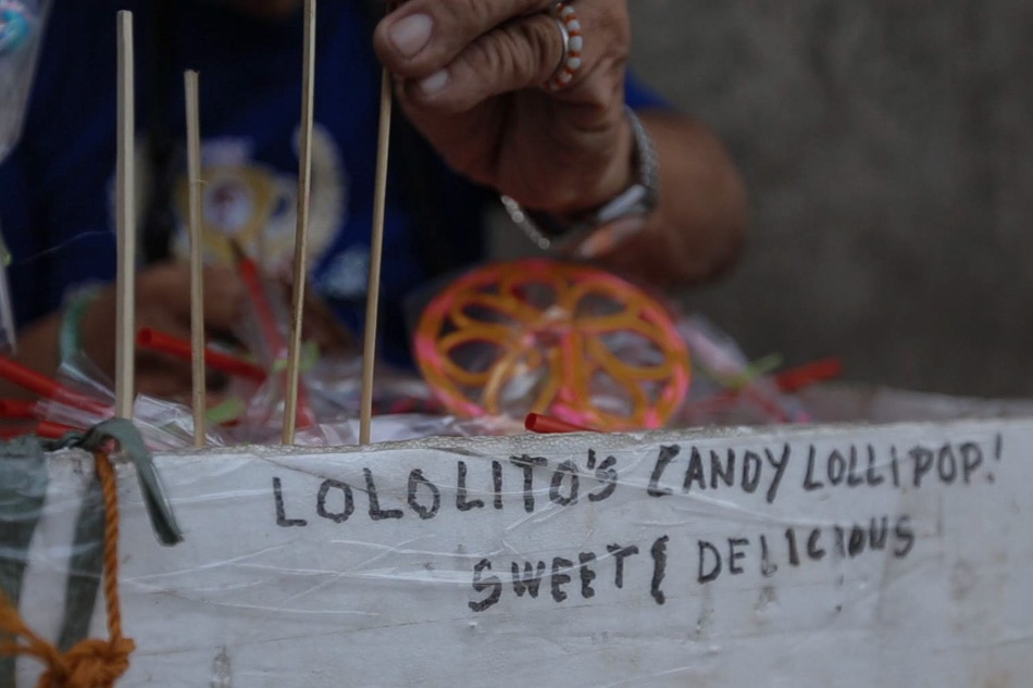 VIRAL: Pampanga&#39;s &#39;Lolo Pops&#39; spreads happiness, one candy at a time 7