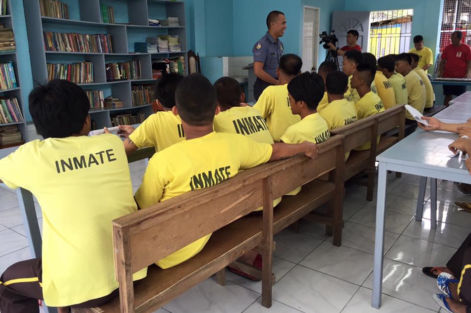 look-back-to-school-for-prison-inmates-in-iloilo-abs-cbn-news