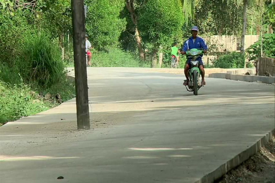 LOOK: Power line pole in the middle of Palawan road | ABS-CBN News