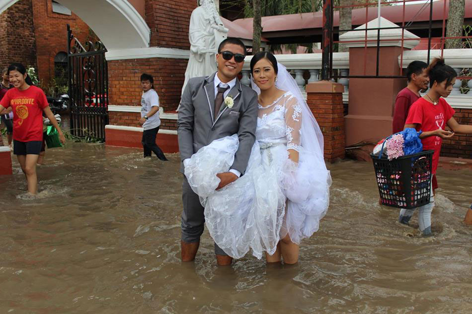 LOOK: Amid typhoon, couple pushes through with wedding 1