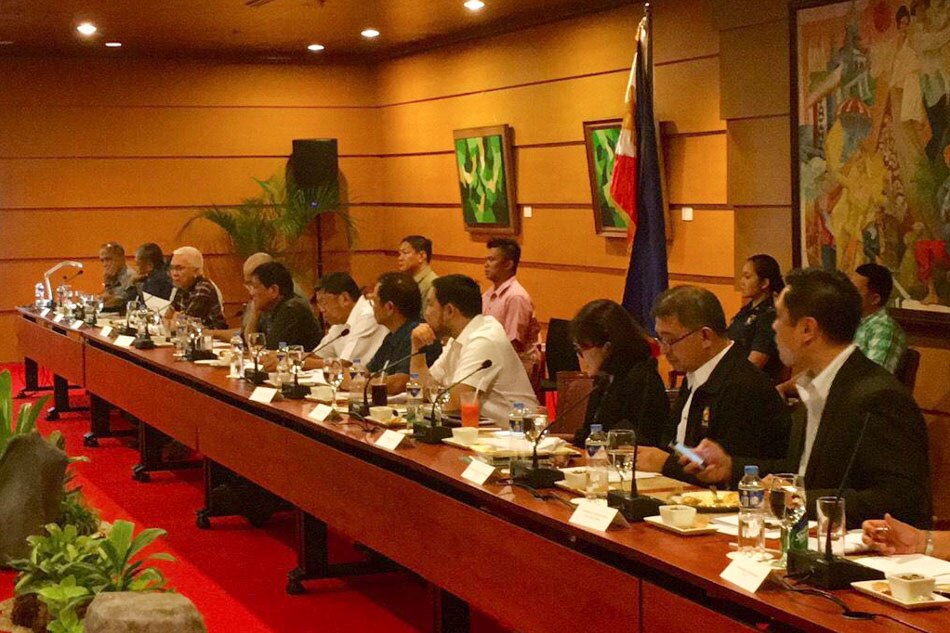 Duterte convenes Cabinet in Manila 1