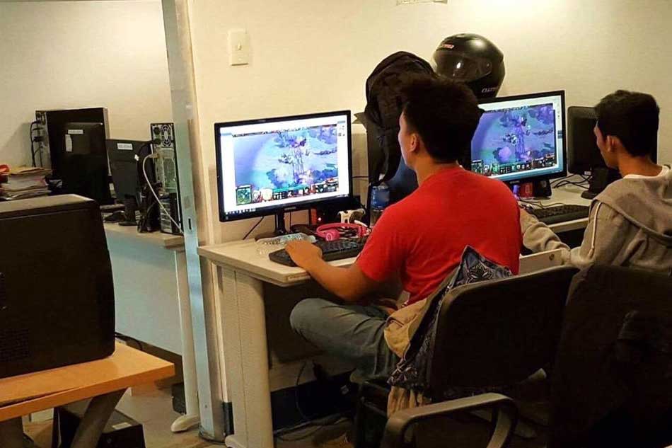 Employees caught playing DOTA fired from Mandaue city hall 1