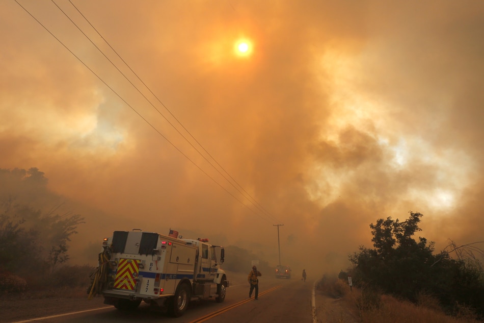 Fastspreading wildfire north of Los Angeles prompts evacuations ABS