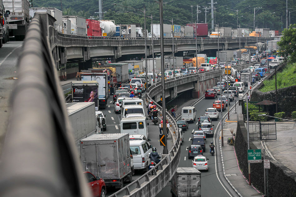 Auto tax eyed to shift motorists to public transport: Dominguez 1