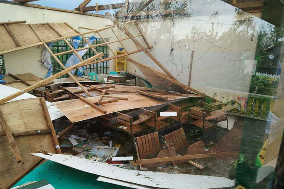 8 dead, 2 missing after &#39;Lawin&#39; smashes northern Luzon 8