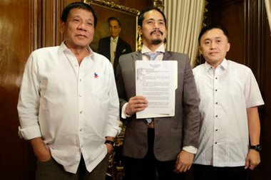 Padilla threatens to leave PDP-Laban if party rejects Cha-cha