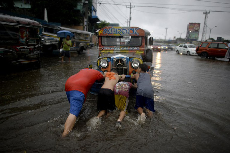 More monsoon rains expected as floods submerge parts of Luzon 1