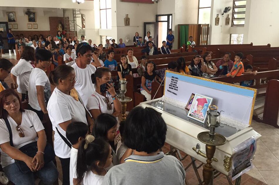 5-year old girl slain in drug war laid to rest 4