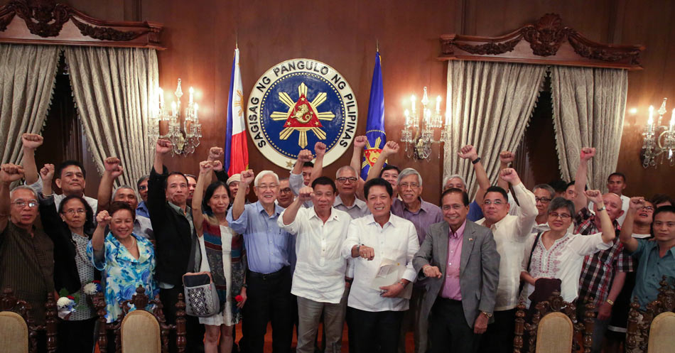 LOOK: Duterte meets Tiamzons, NDF leaders in Malaca&#241;ang 4