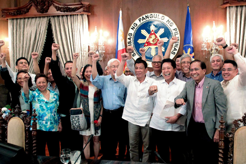 LOOK: Duterte meets Tiamzons, NDF leaders in Malaca&#241;ang 5