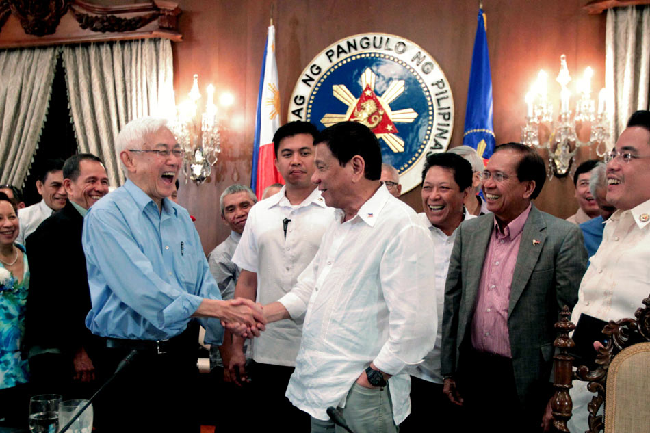 LOOK: Duterte meets Tiamzons, NDF leaders in Malaca&#241;ang 6