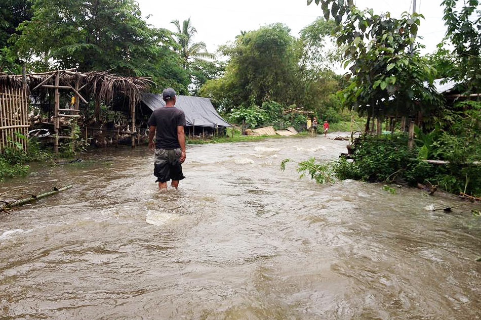LOOK: Cotabato flash flood forces hundreds to evacuate ...