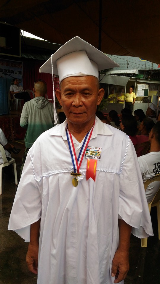 LOOK: 63-year-old inmate finishes elementary 1