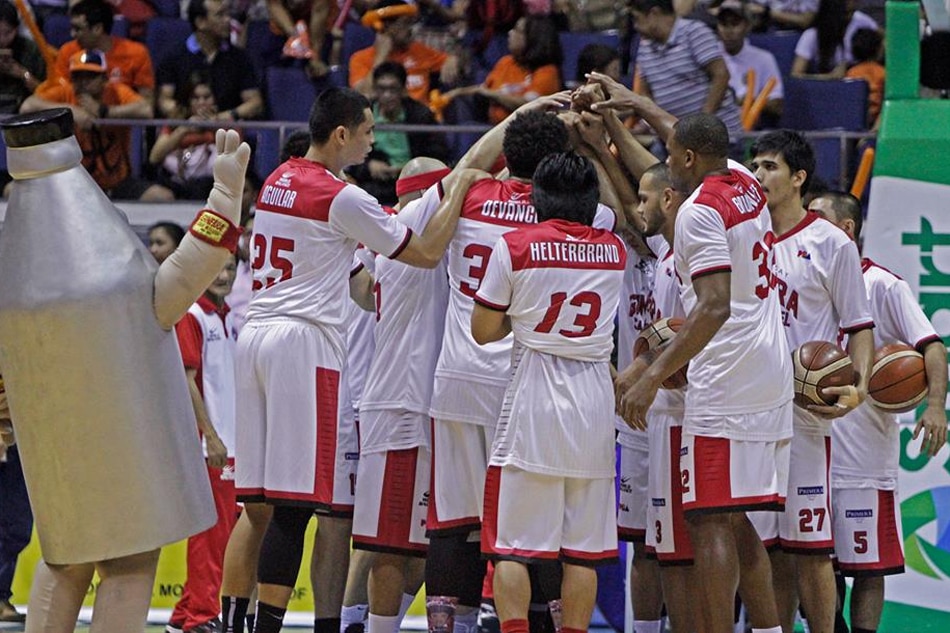 Brownlee&#39;s triple ends Ginebra&#39;s 8-year title drought 2