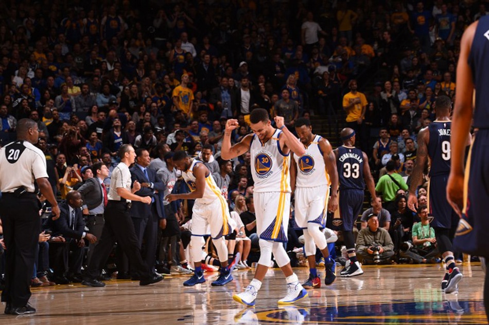 Record-breaker Curry as Warriors down Pelicans | ABS-CBN News