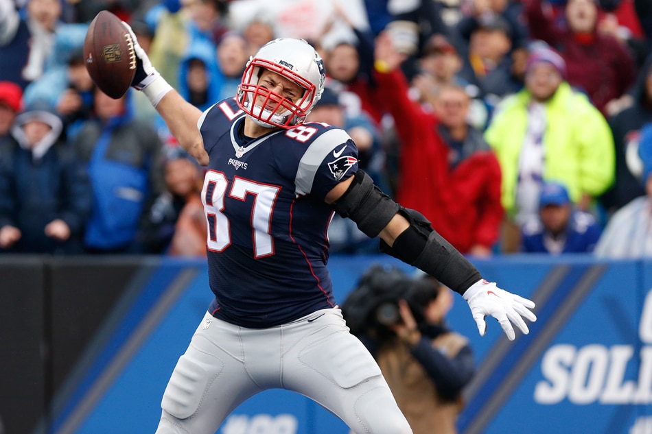 Bucs' Rob Gronkowski out, reportedly has punctured lung