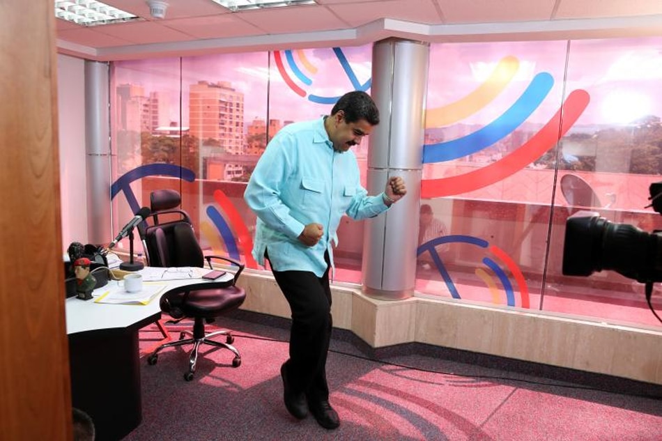 President dances salsa while Venezuela churns 1