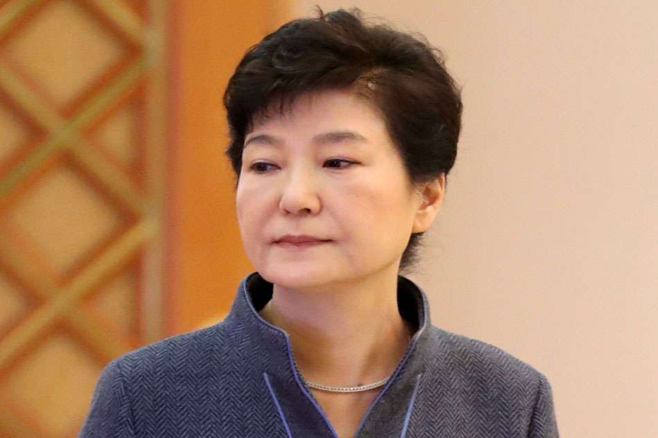 South Korean President Park&#39;s approval rating dips further to 4% 1