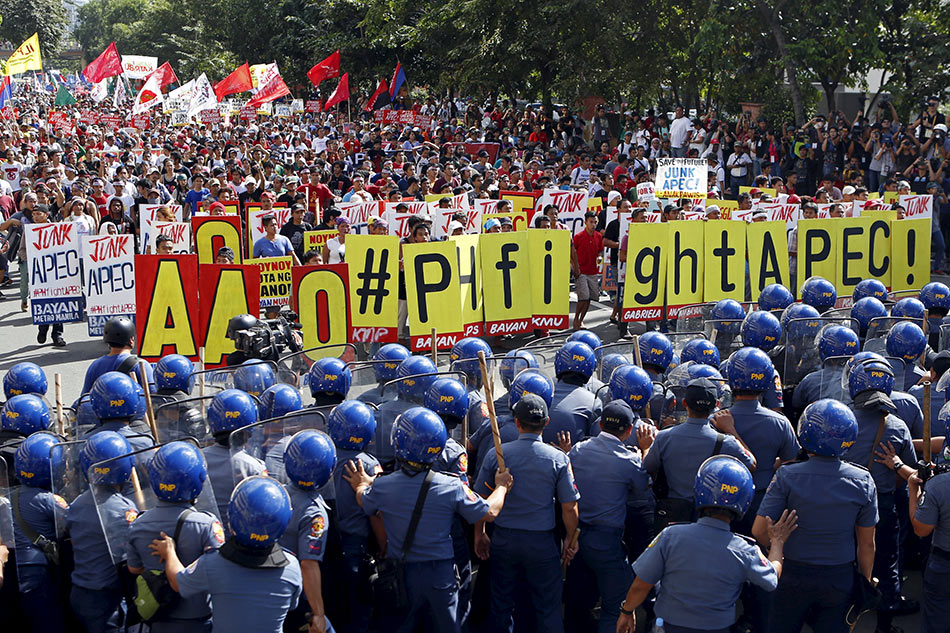 Cops, antiAPEC protesters clash outside summit venue ABSCBN News