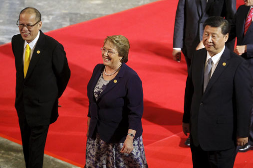 Xi endures lonely red-carpet APEC welcome in PH 1